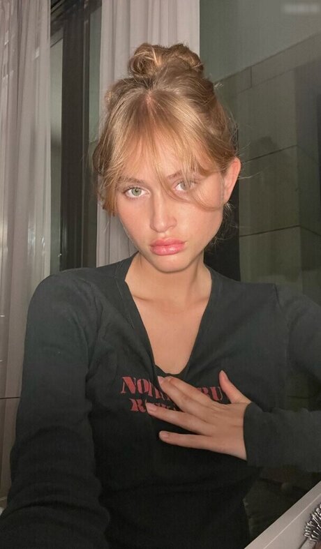 Zoe Kaeppele star free photos