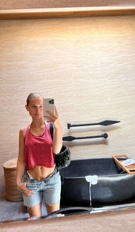 Zoe Kaeppele pornstar nudes gallery