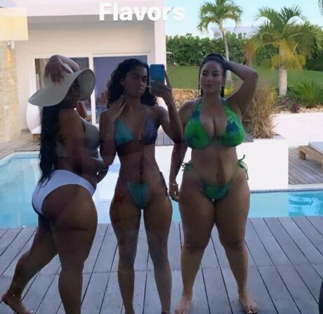 Katelyn Sade nice model img