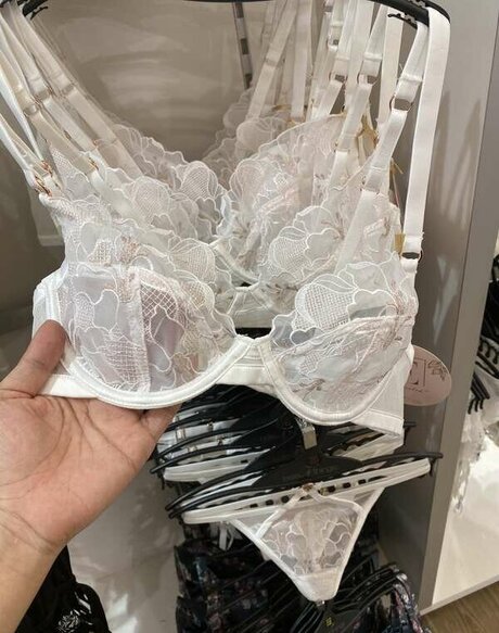 Emily Mai nude star photo