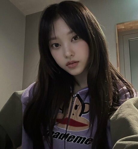 Haerin model free pictures