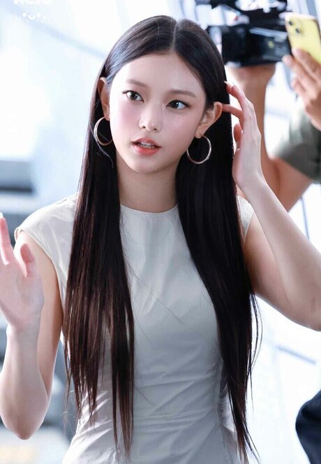 Haerin model hot pic