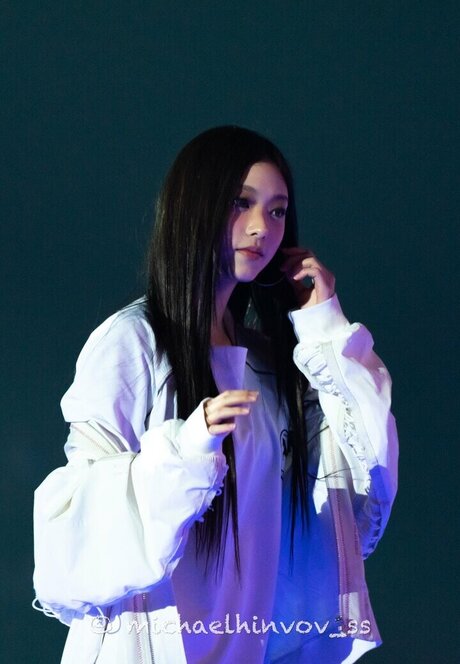 Haerin model high quality pictures