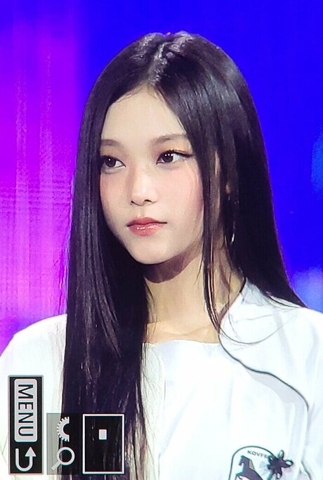 Haerin star beautiful picture