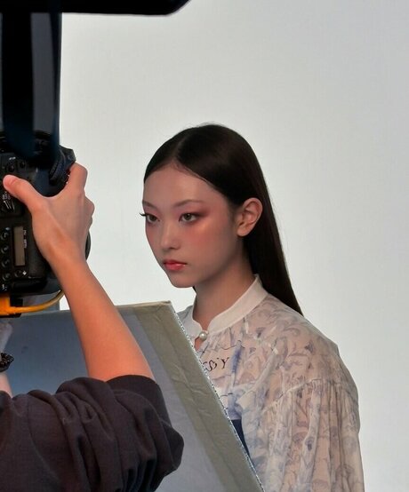 Haerin sexy model gallery