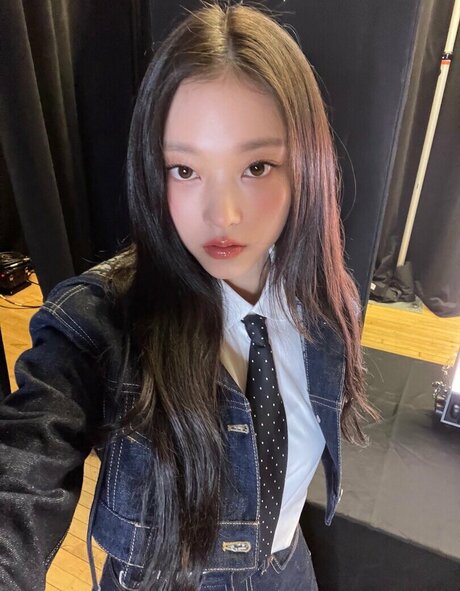 Haerin star nude images