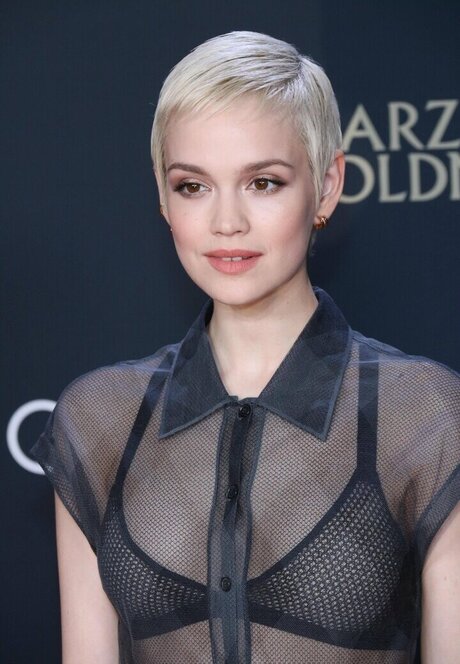 Emilia Sch le xxx actress images