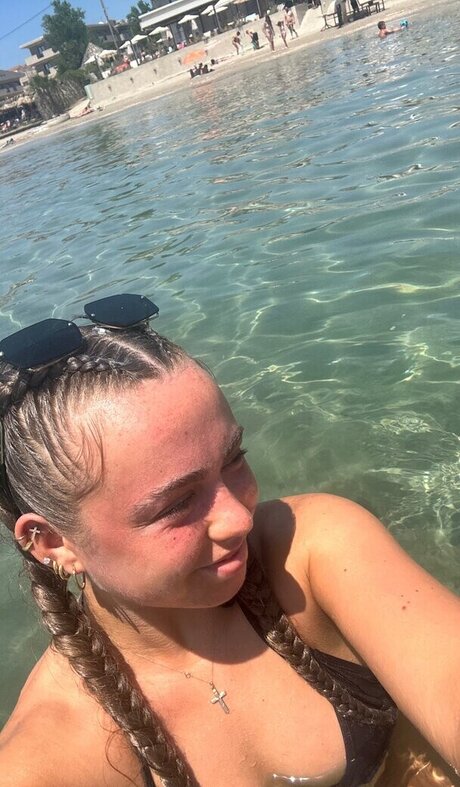 Olivia Alex hot actress picture