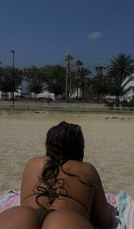 Olivia Alex pretty model img