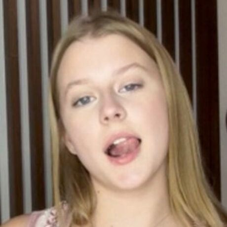 Hannah Becker pretty pornstar pic