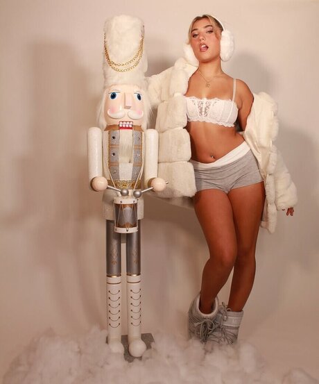 Rosie McClelland art pornstar pics