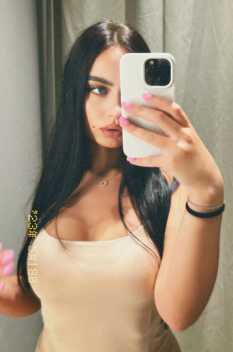 Cristin Violet hot model img