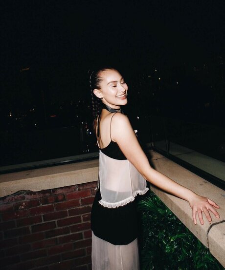 Lola Tung model exclusive picture