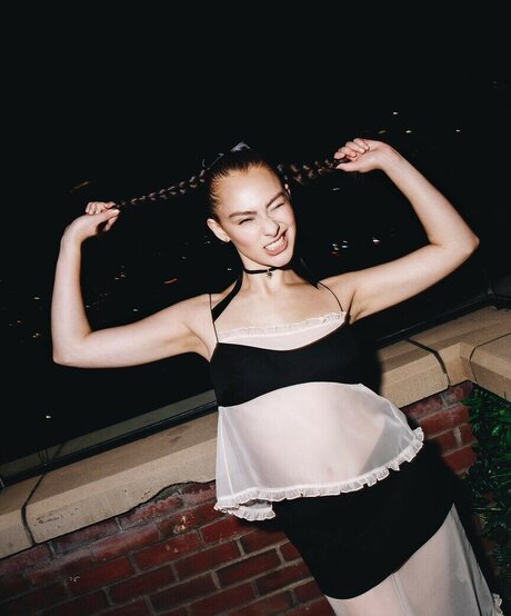 Lola Tung xxx star images