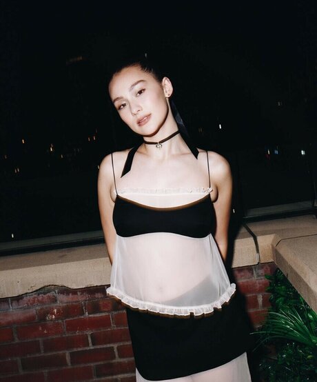 Lola Tung hd actress pics