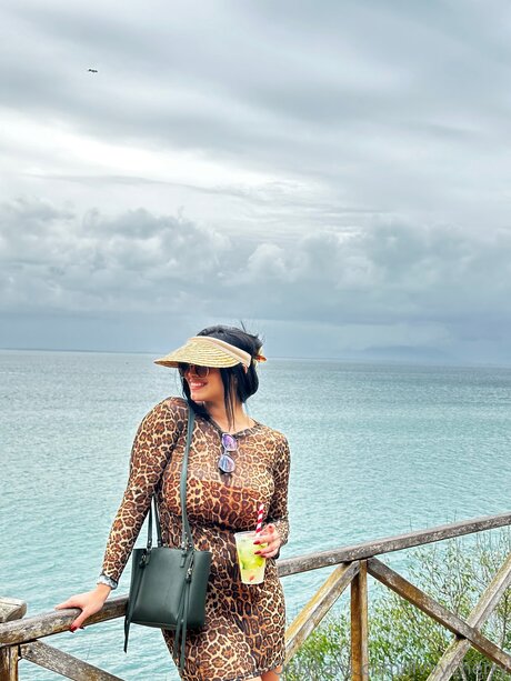 livvycherry star free pics