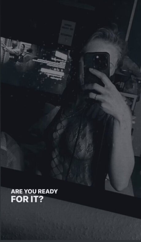 Redpearl pornographic actress img