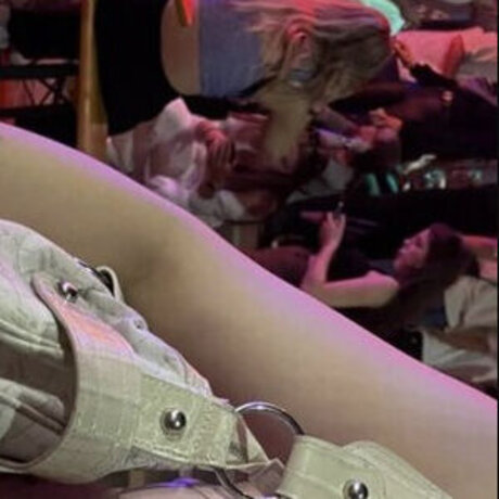 v d s olivia top model photos