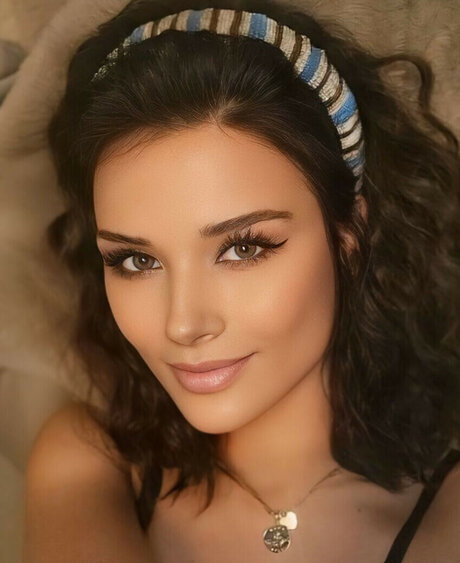 Starling ASMR naked pornstar image