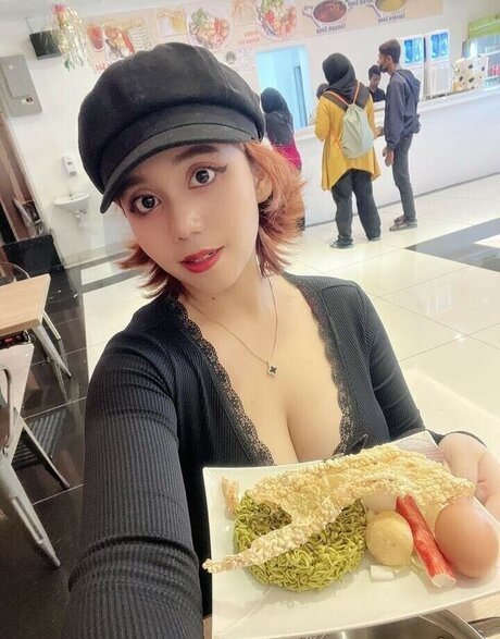 ElyanaSparks pornstar hot picture