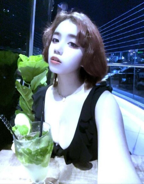 ElyanaSparks pornographic star pic