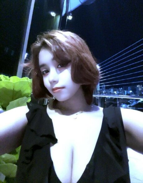 ElyanaSparks star erotic photo