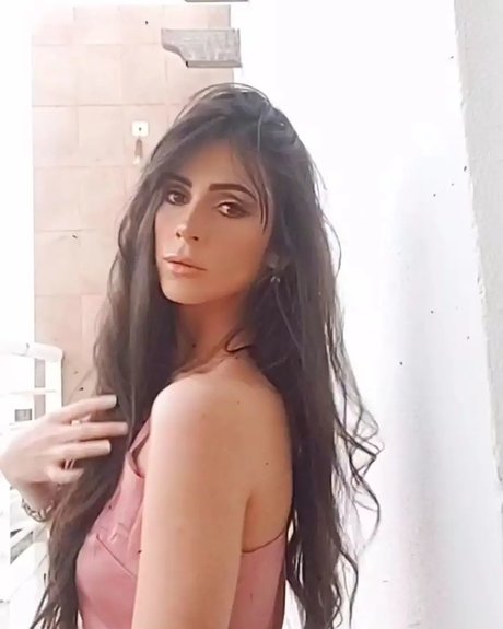 Lau MeGot model exclusive pic