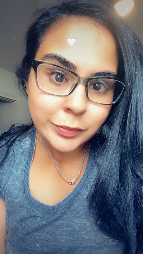 Shortie nude model gallery