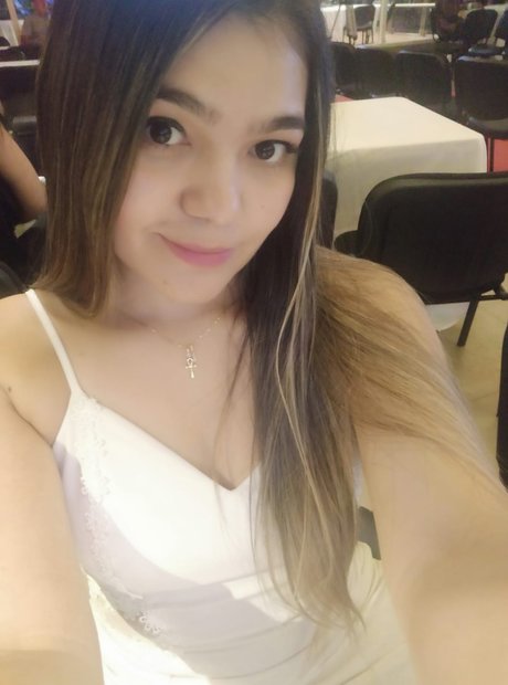 Larissa Ferdinand model beautiful images