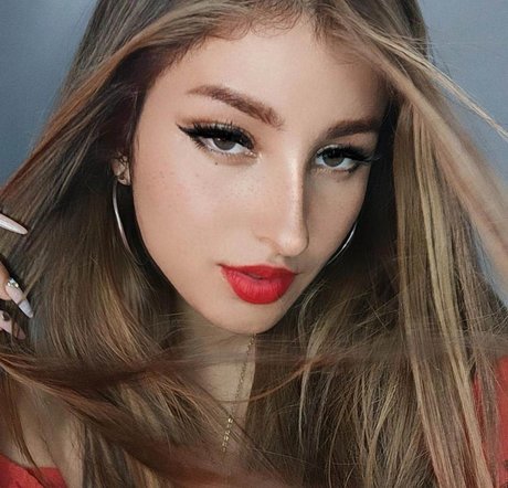 Paulette Novoa porn model pics