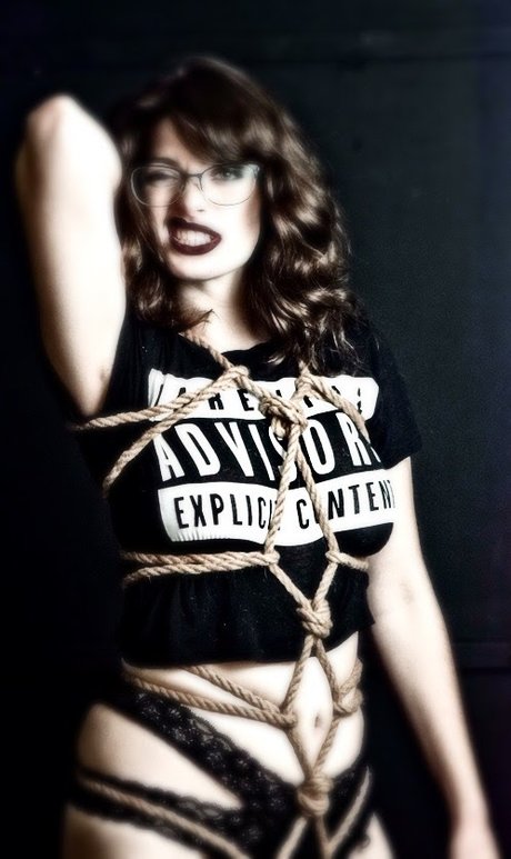 Elizabeth Helene exclusive pornstar gallery