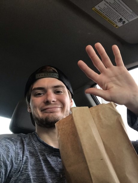 Landon Bolts pretty model pictures