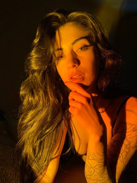 Lady Milla hd model images