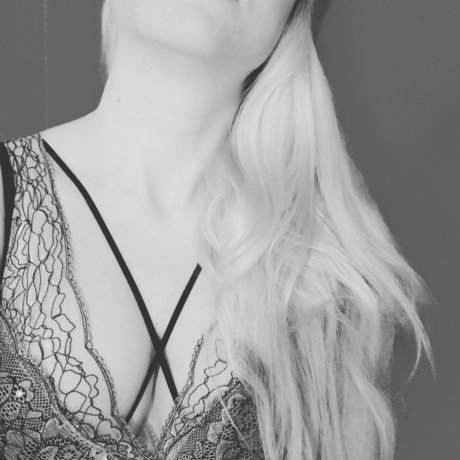 Lady Luxury model hot galleries