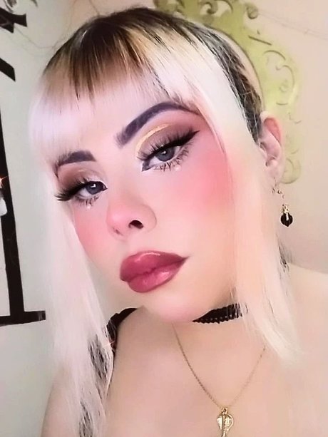 Labiuri star nude pic