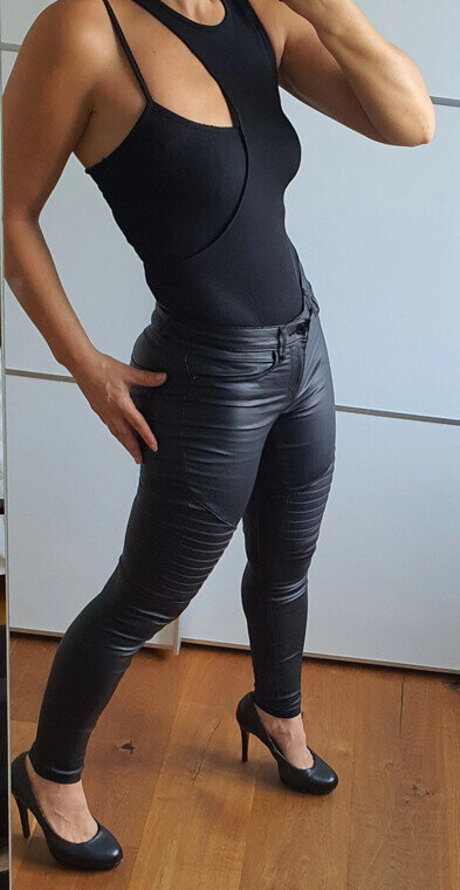 Vinted eBay nude pornstar image