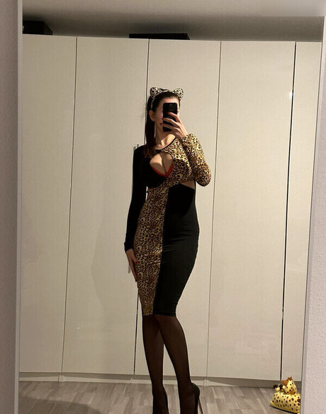 Vinted eBay pornographic actress pics