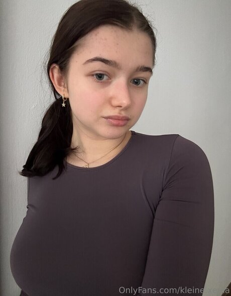 Mal Hol i ka free star photo