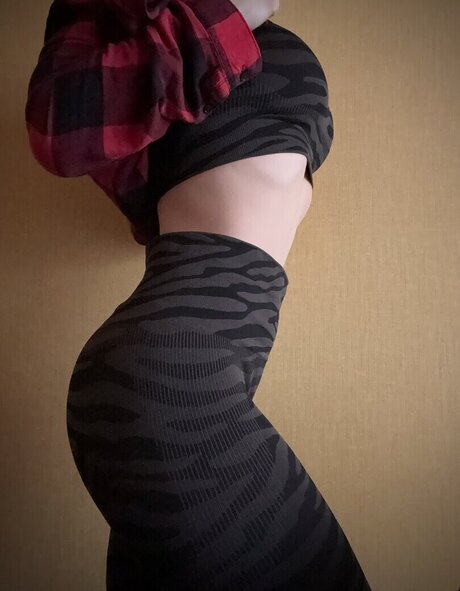 BadGirlOra sexy model img