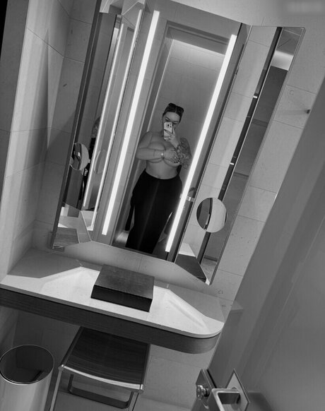 Anna Schmidt actress img