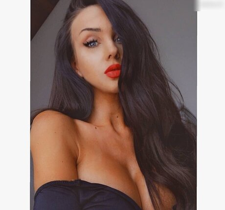 Leonie Schnbck star nude pic