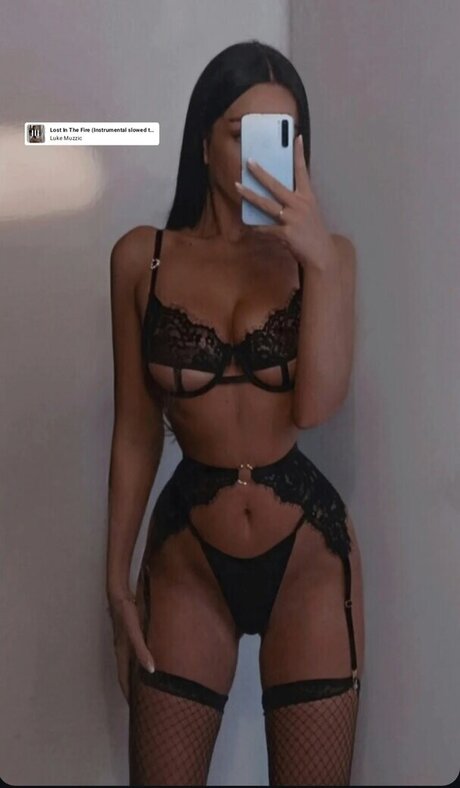 Leonie Schnbck hot model photo