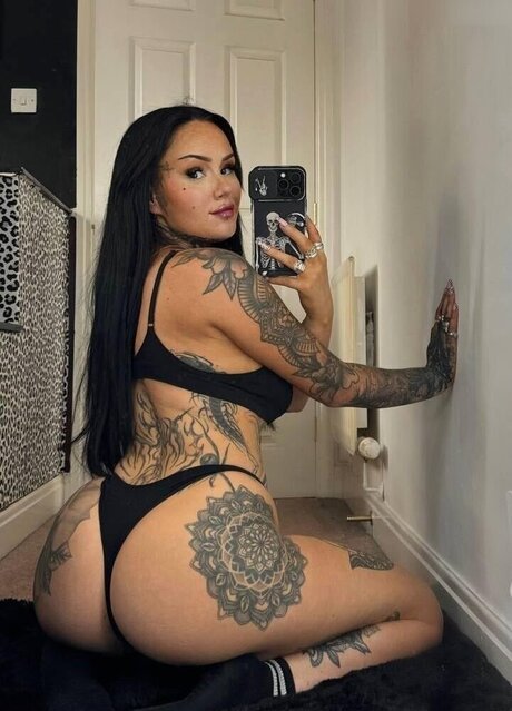 Ash Wilson exclusive model pic