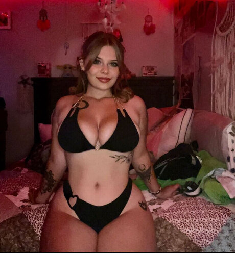 Jubbilix erotic model pic