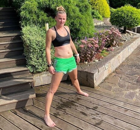 DFB Damen hd model picture