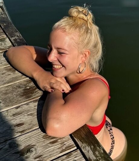 Jette Nietzard star top picture