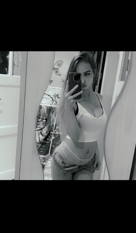 Nicki Anna hot model images