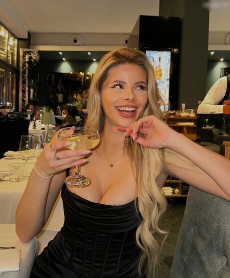 Larissa Neumann erotic model photo