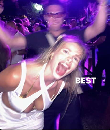 Larissa Neumann star top galleries