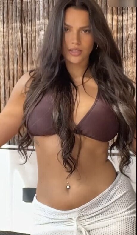 Jeje Lopes naked model pic